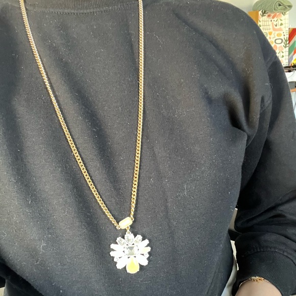 Ann Taylor Gold Tone Necklace With Flower Pendant - Picture 2 of 7